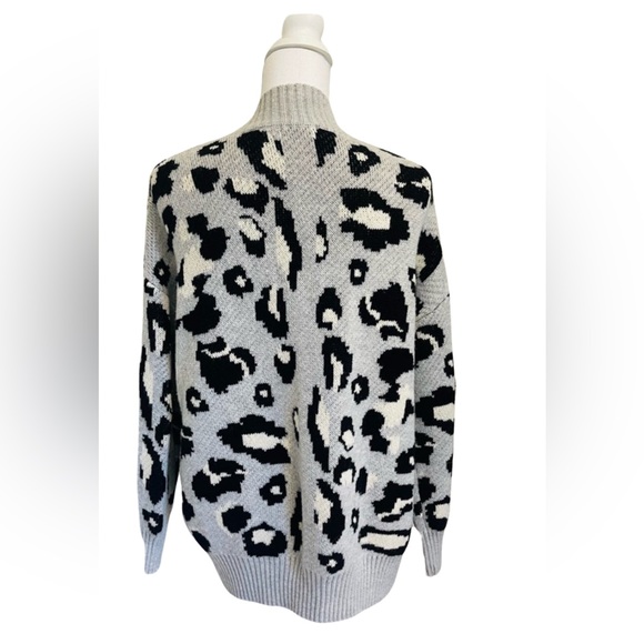 Very GUC Boutique Animal Print Cardigan Small - Picture 2 of 2
